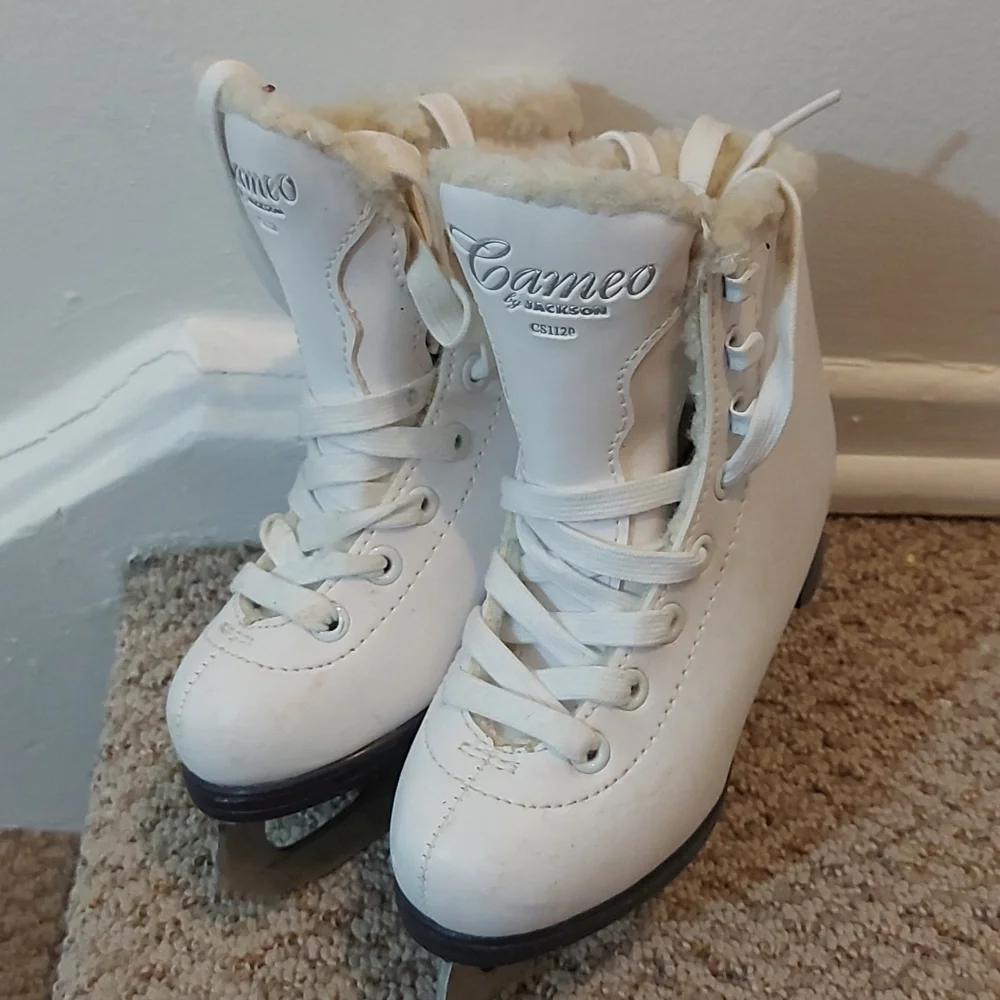 Skating Shoes - Picture 1 of 1